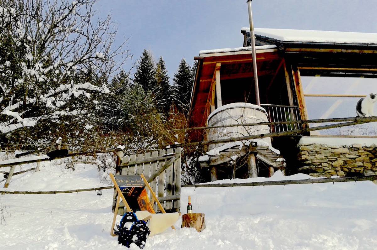 FerienStadl Winter mit Liegestuhl